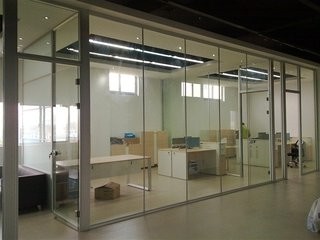辦公室裝修中玻璃隔斷適合用那種玻璃，玻璃都有哪幾種